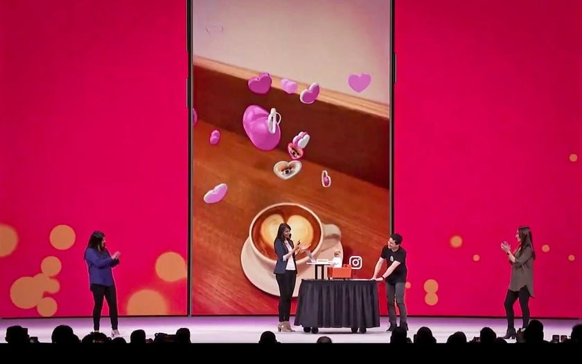 Augmented Reality FB Camera