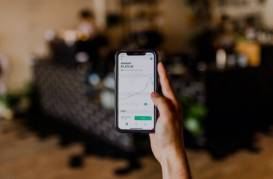 Wave Goodbye to Financial Crisis with Money Saving Apps