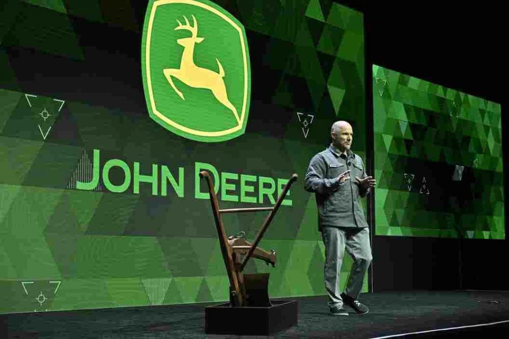 CES 2022 Deere Tractor