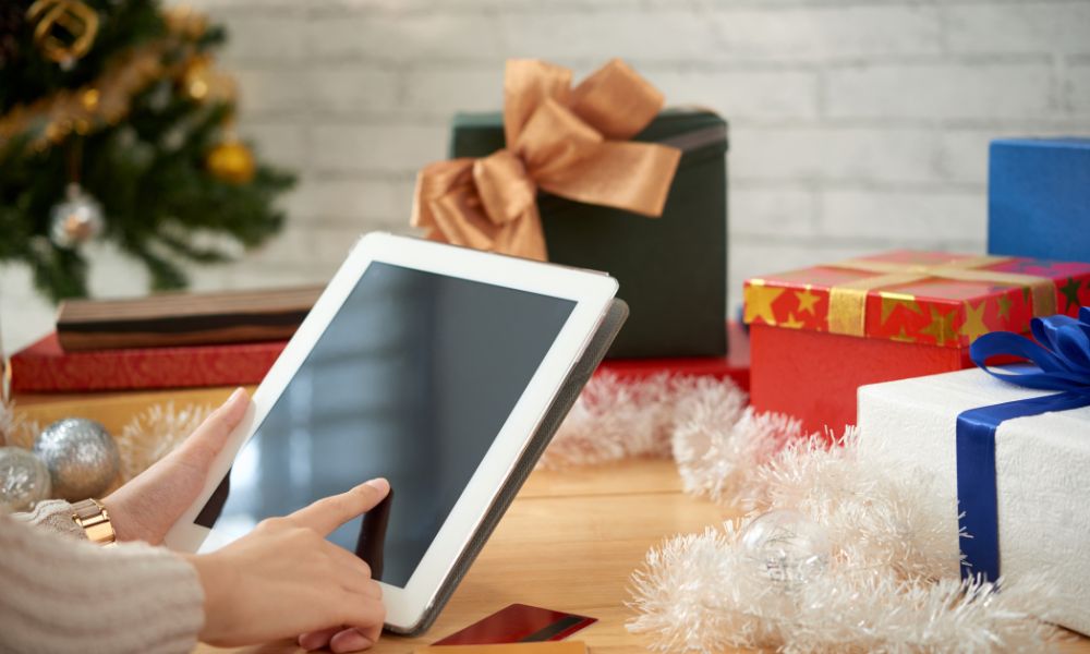 New Year Tech Gift Guide: Win Hearts with a Surprise