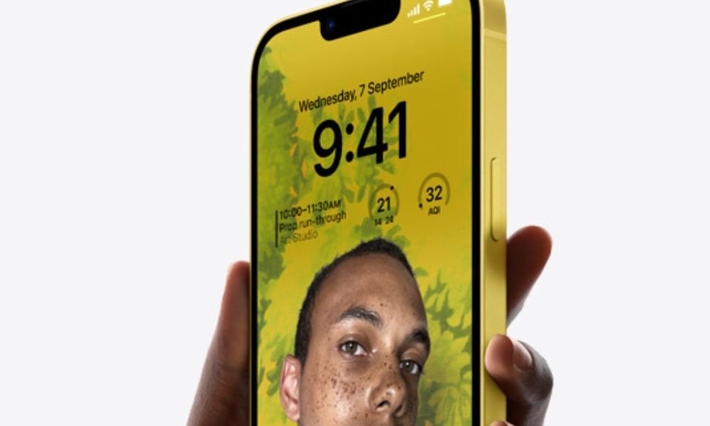 iPhone 14 Review: Class, Redefined