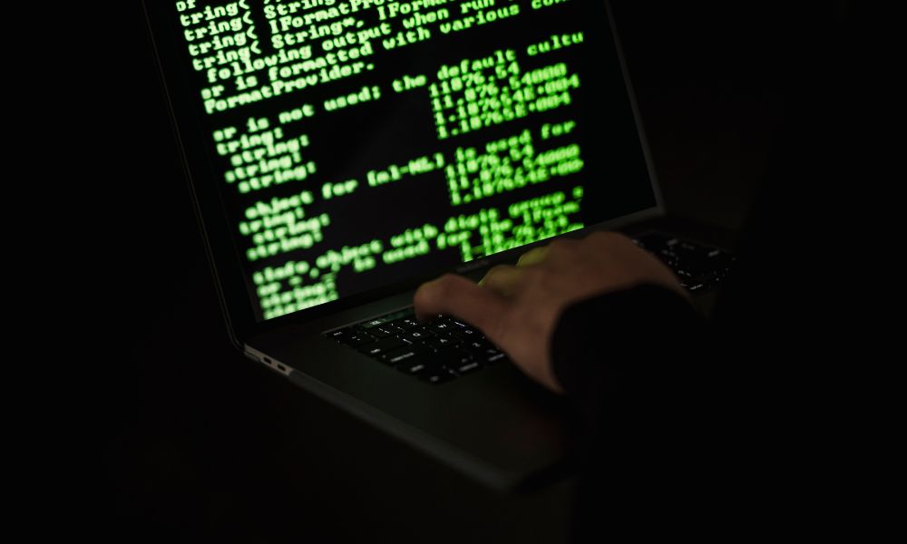 Apple’s Mercenary Spyware Warning Cautions Users to Be Wary