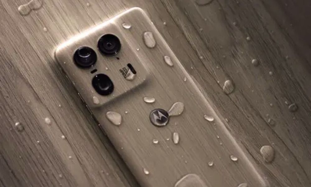 Motorola Edge 50 Ultra Wooden-Backed Phone: Going Old-School with New Tech