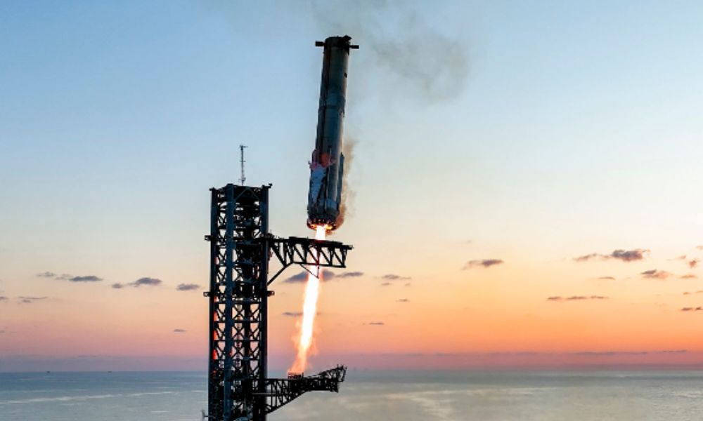 SpaceX Successfully Catches Starship Booster with “Chopsticks”