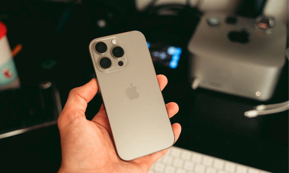 Apple Considers Buying Perplexity AI 2