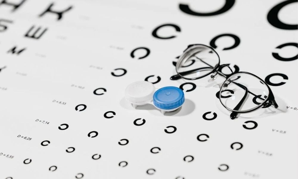 World’s First Wireless OLED Contact Lens Revolutionizes Wearable Diagnostics