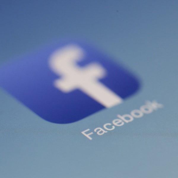 Apple and Facebook Slug it out Over Privacy Issues And Data Sharing
