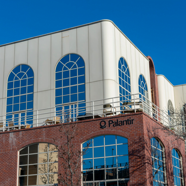 Palantir posts Q4 loss, though revenue grew 40%
