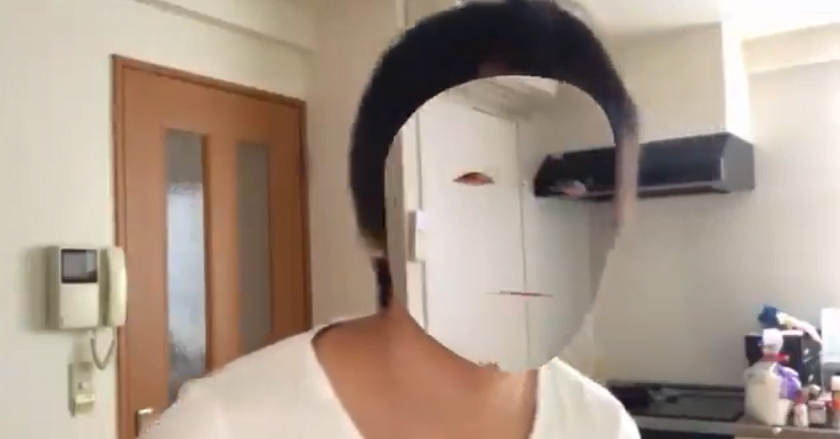 A Japanese Developer used iPhone X’s face-tracking to make his face invisible