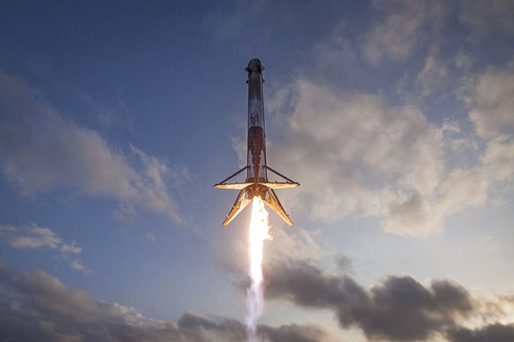 Latest SpaceX moon mission to be a stopover on the way to Mars